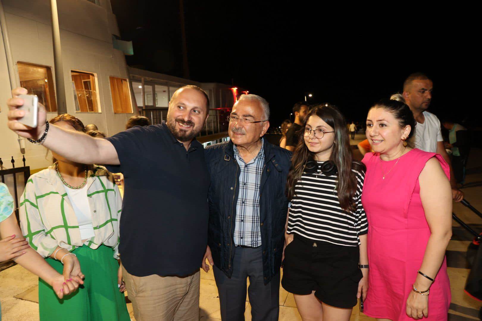 BAŞKAN HİLMİ GÜLER’E YOĞUN İLGİ